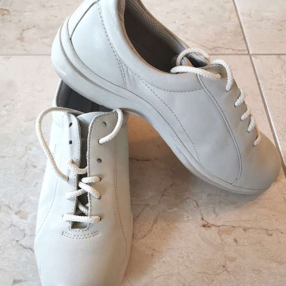 Easy Spirit Walking Shoes Sneakers Grey Beige Size 7W - Picture 8 of 8